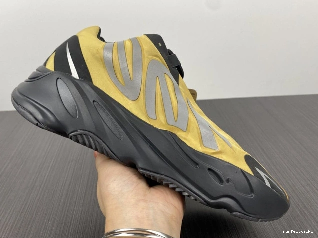 'Honey Yeezy 700 Flux' Boost MNVN GZ0717 0731